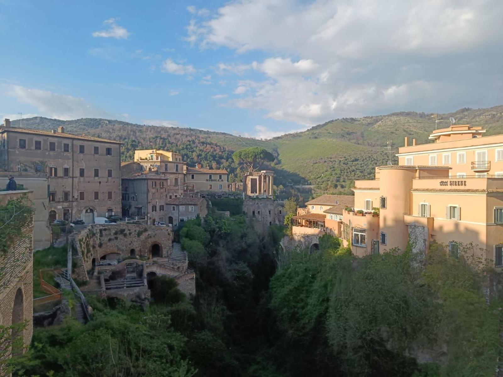 Romantic Stay In Tivoli Exterior photo