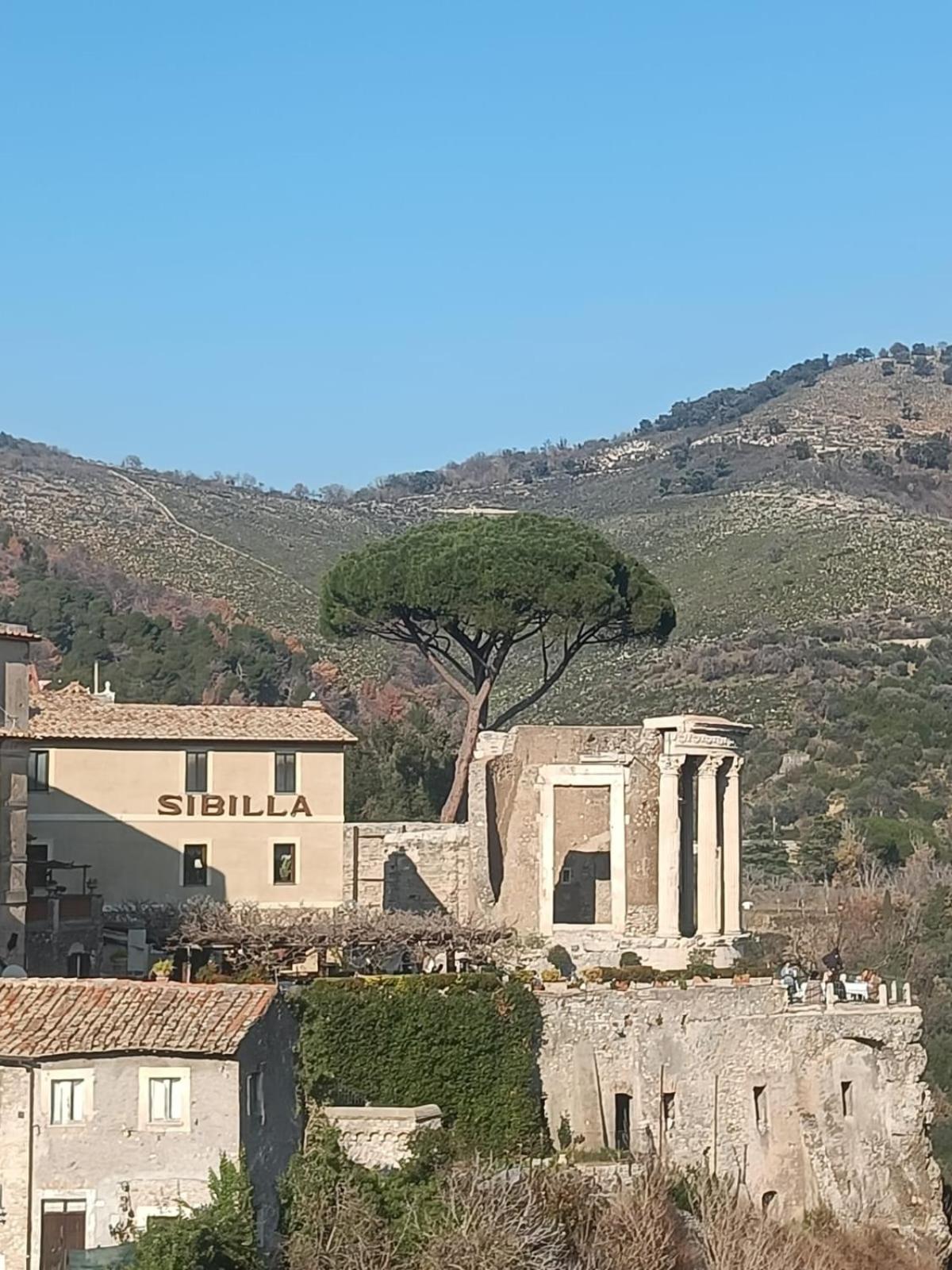 Romantic Stay In Tivoli Exterior photo